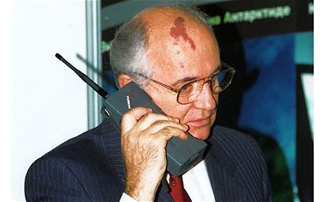 gorbachev-using-the-cityman-900-5358289