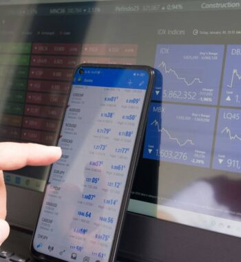 How Negative Balance Protection Keeps Australian Forex Traders Safer